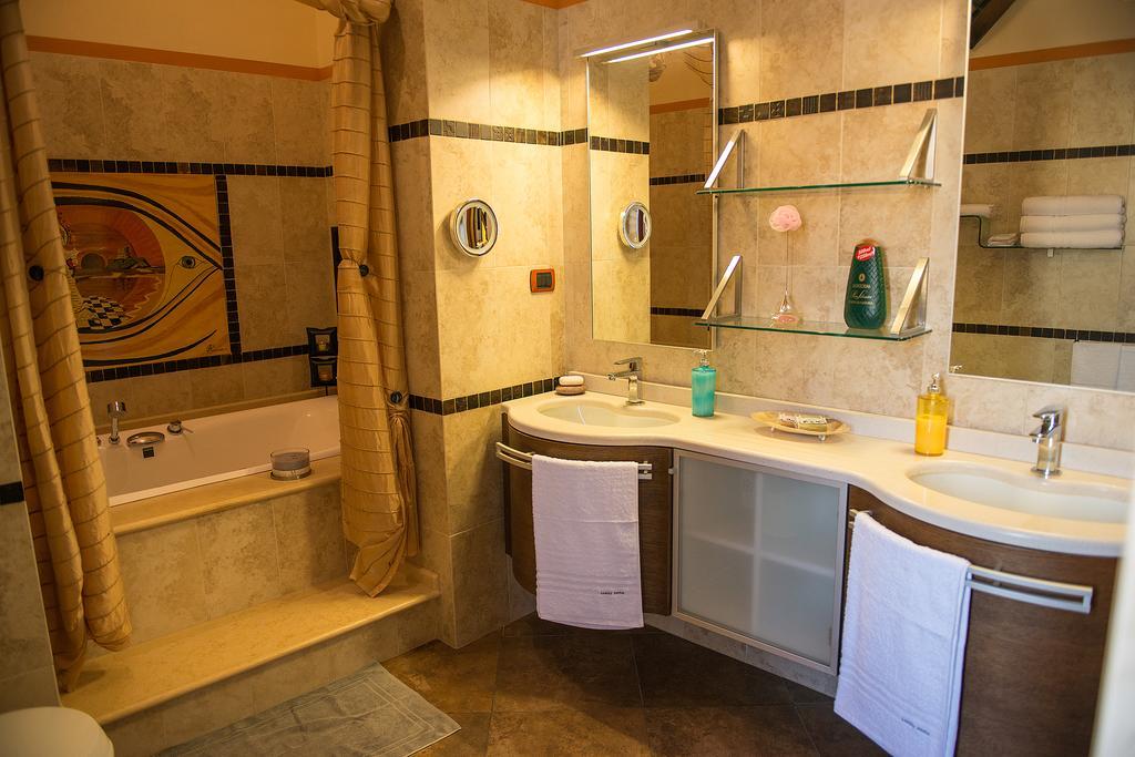 Luxury Home Bosa Apartment מראה חיצוני תמונה